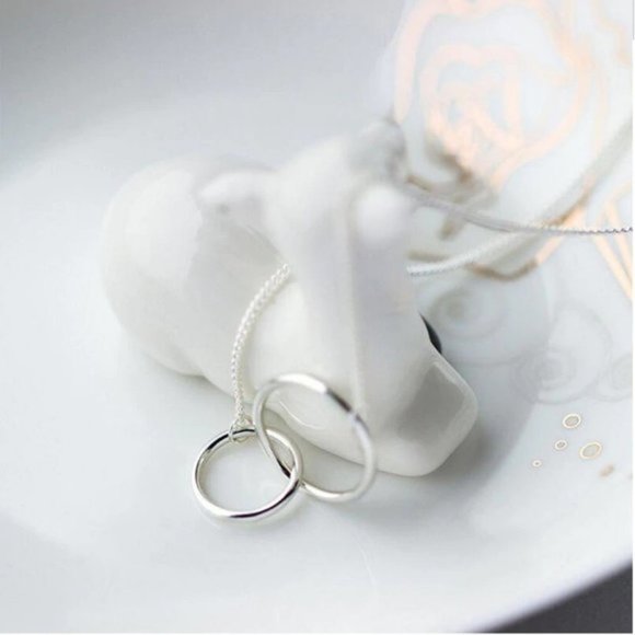 NEW Silver Simple Interlock Circle Necklace - Picture 4 of 4